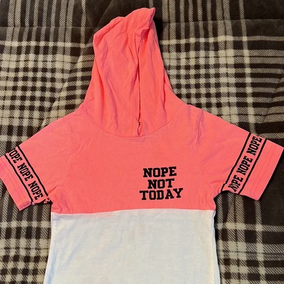 NWOT Short sleeve hoodie top - Picture 2 of 4
